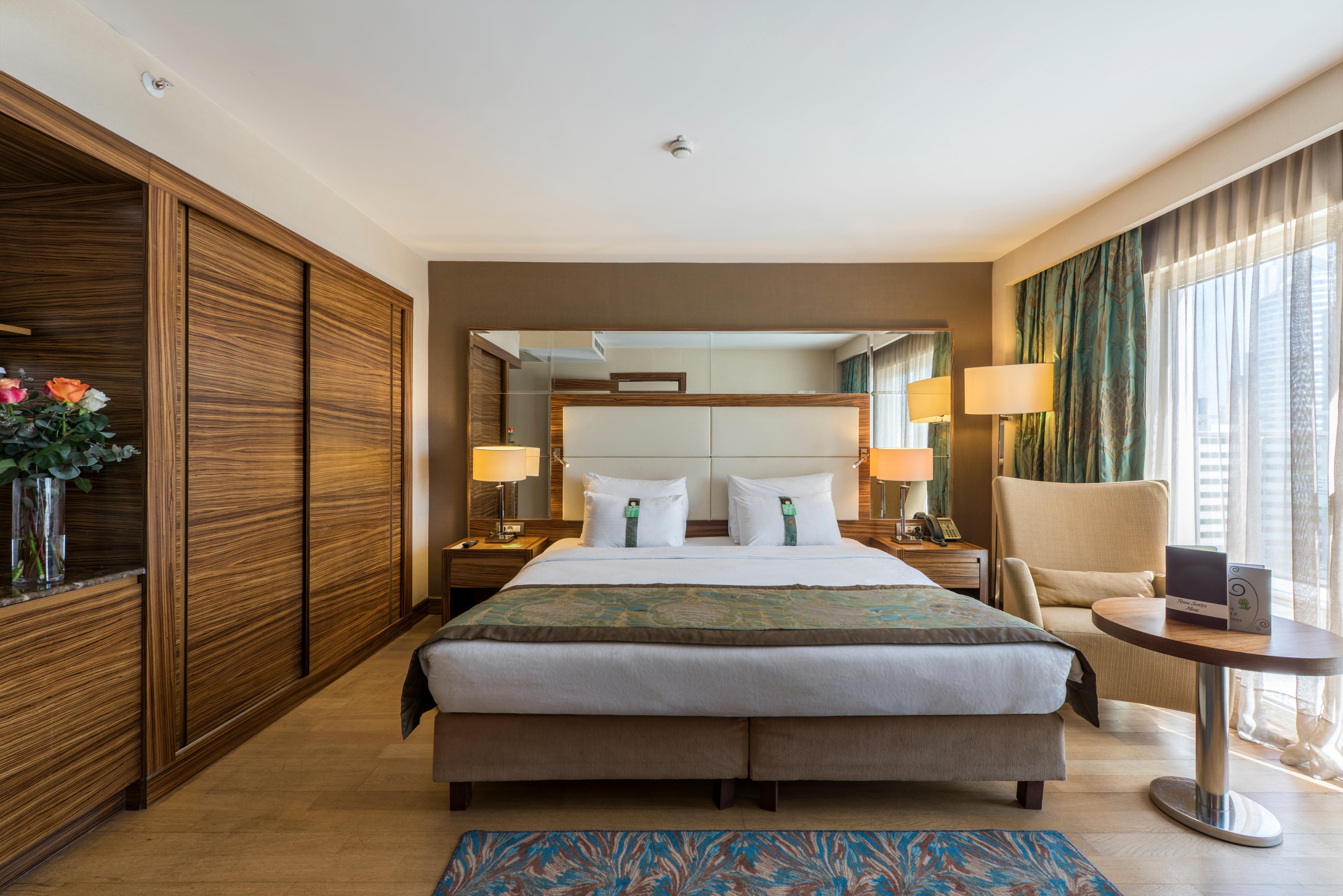 Holiday Inn Sisli By Ihg Provincia di Provincia di Istanbul Esterno foto