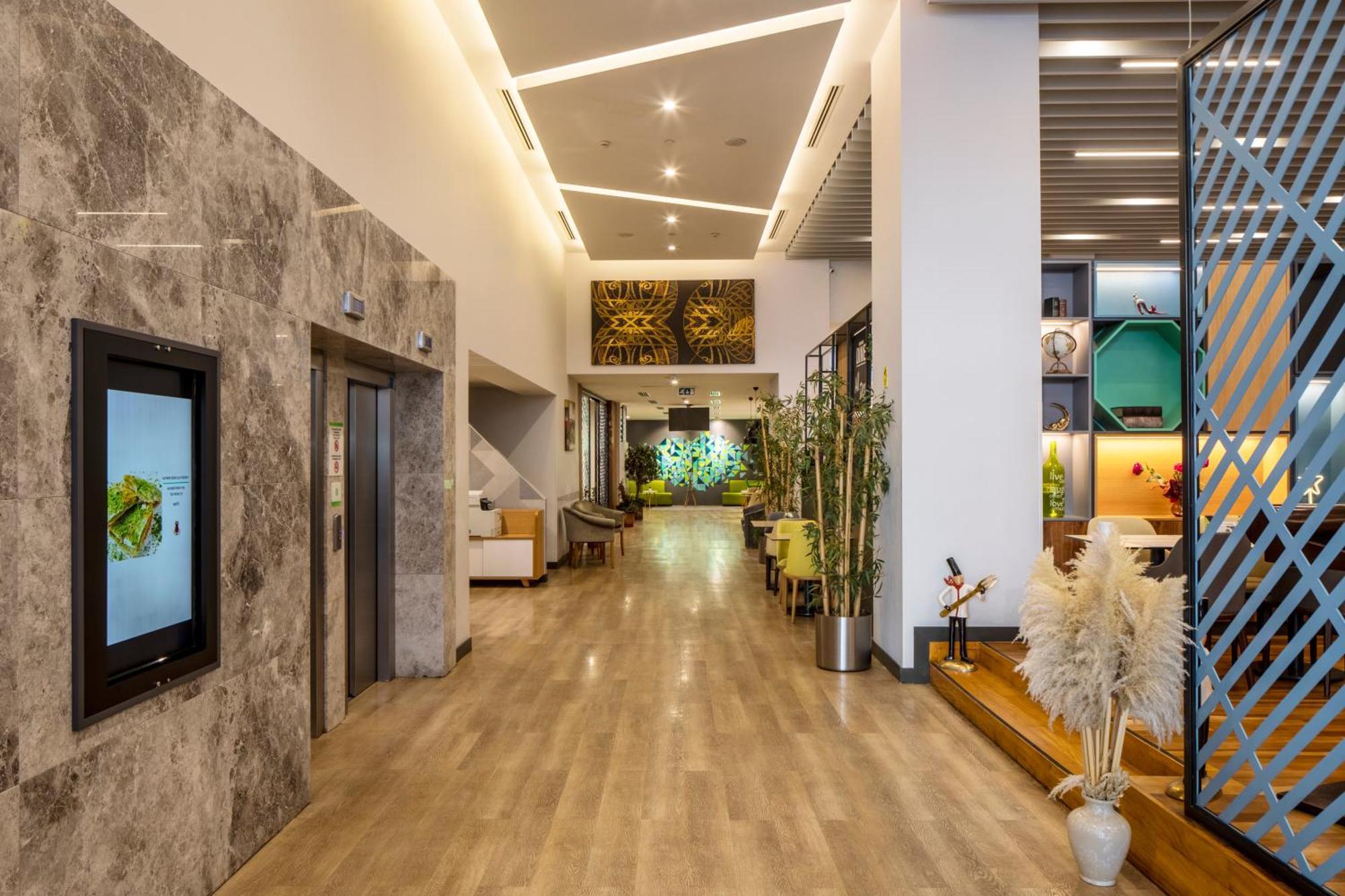 Holiday Inn Sisli By Ihg Provincia di Provincia di Istanbul Esterno foto