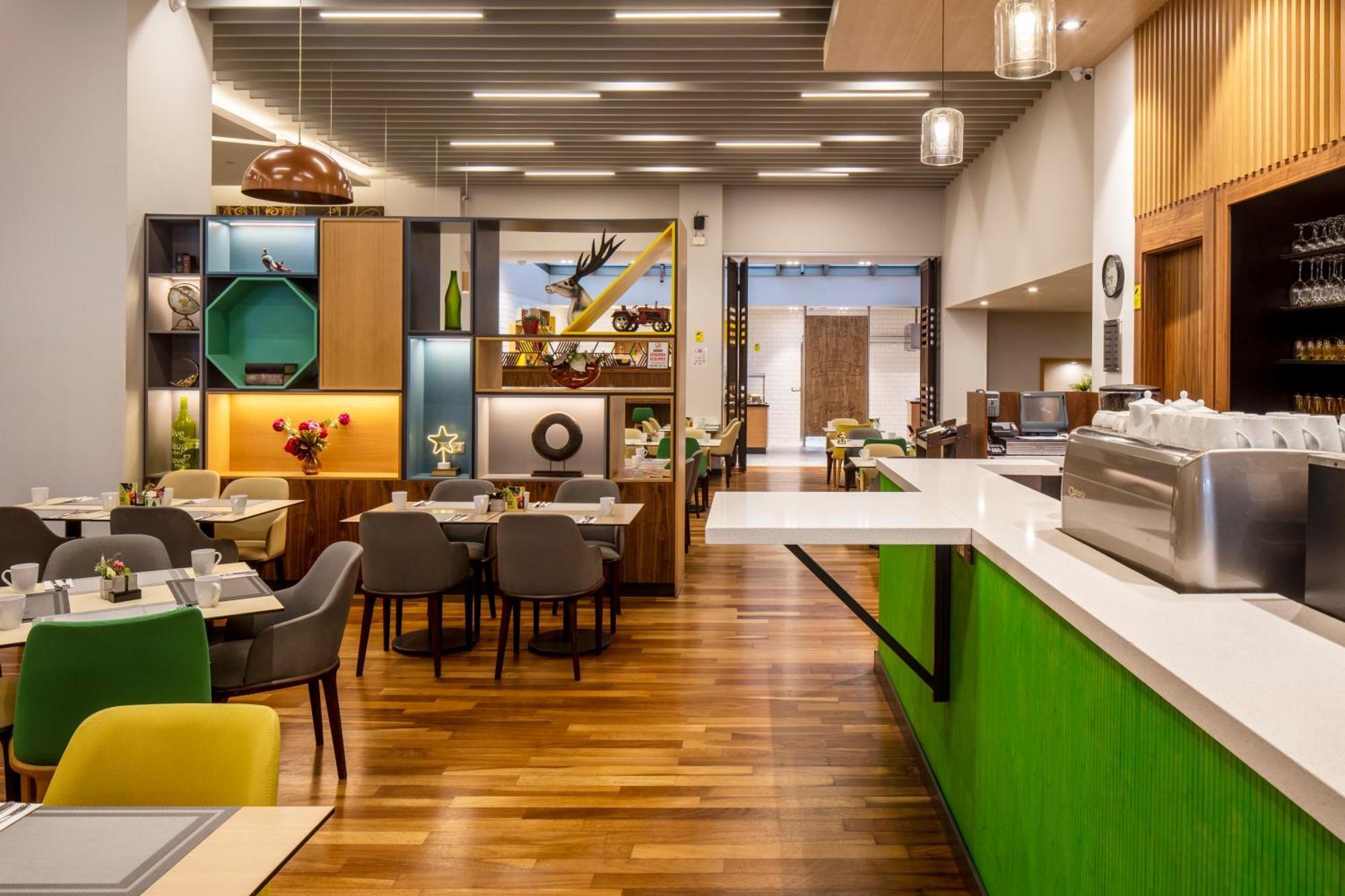 Holiday Inn Sisli By Ihg Provincia di Provincia di Istanbul Esterno foto