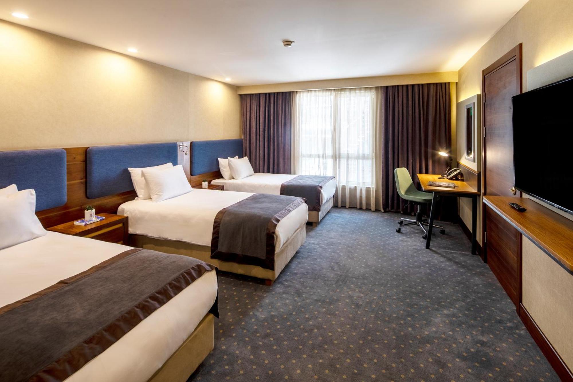 Holiday Inn Sisli By Ihg Provincia di Provincia di Istanbul Esterno foto
