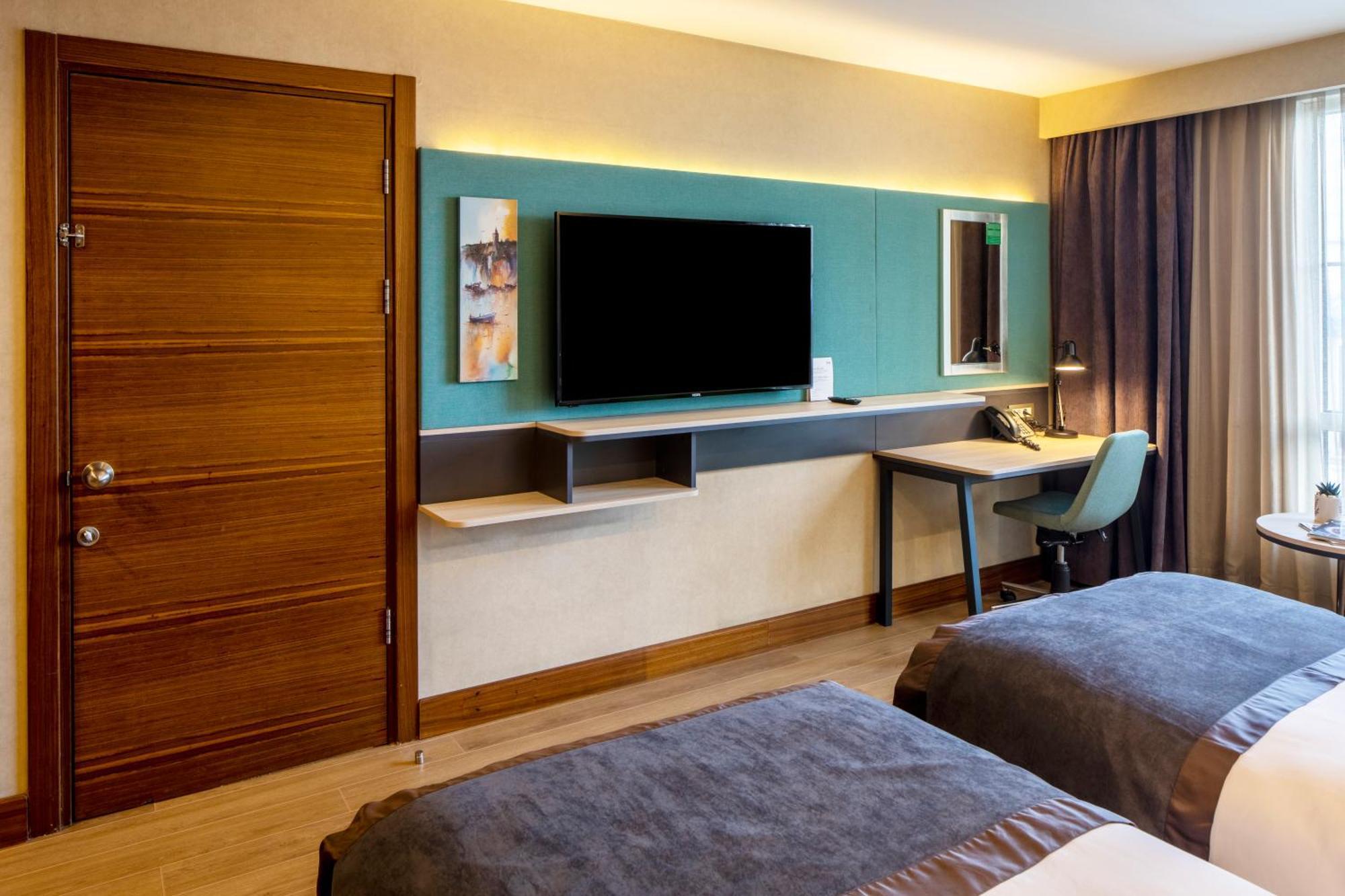 Holiday Inn Sisli By Ihg Provincia di Provincia di Istanbul Esterno foto
