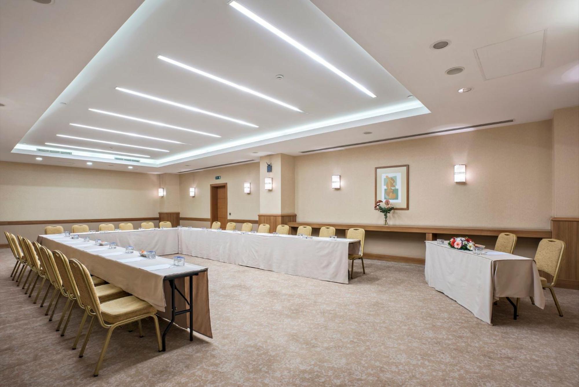 Holiday Inn Sisli By Ihg Provincia di Provincia di Istanbul Esterno foto