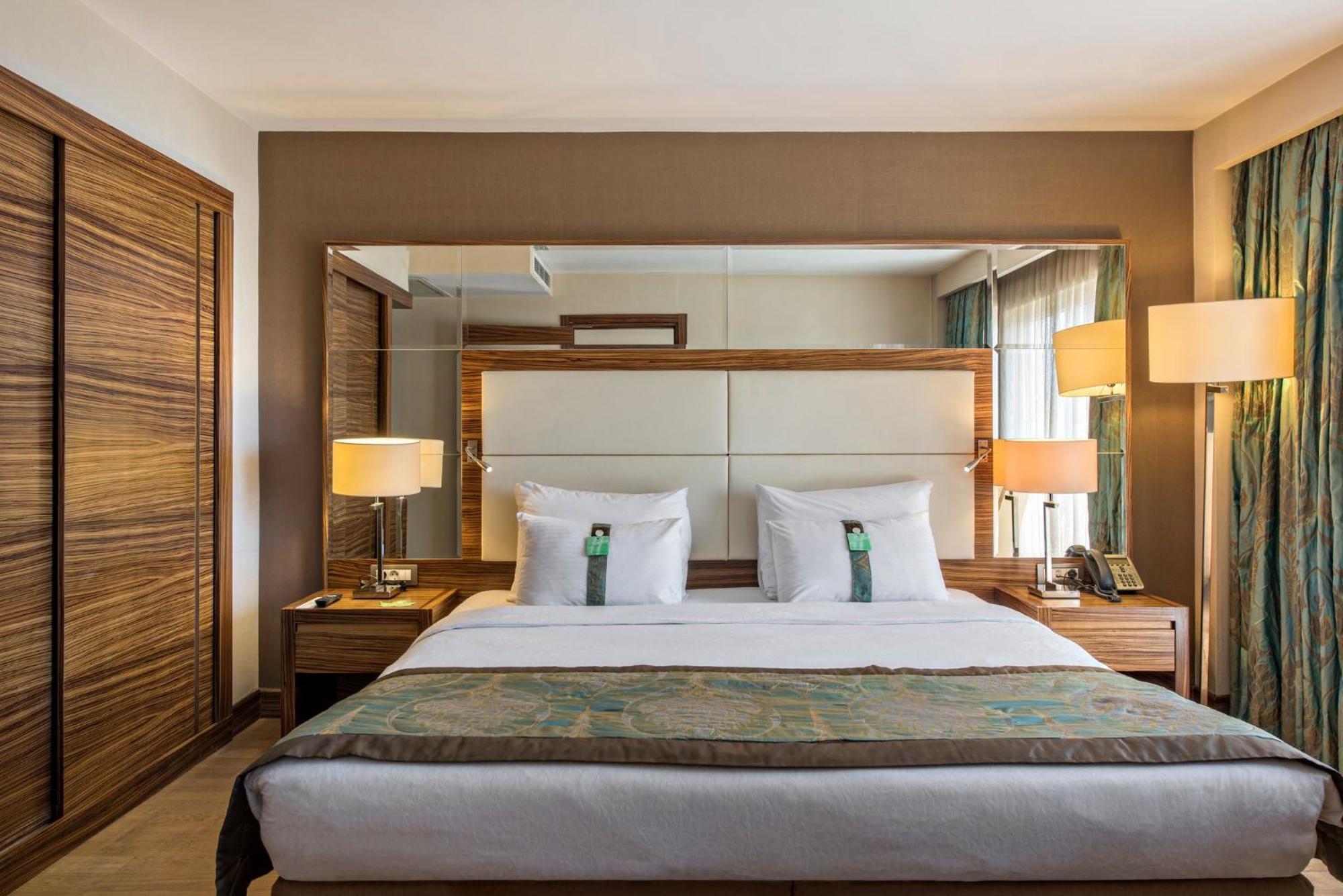 Holiday Inn Sisli By Ihg Provincia di Provincia di Istanbul Esterno foto