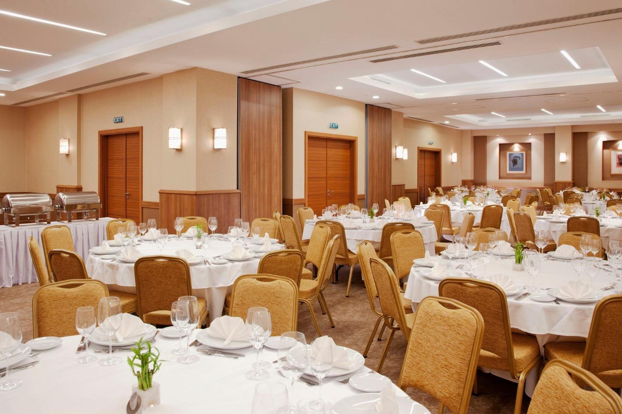 Holiday Inn Sisli By Ihg Provincia di Provincia di Istanbul Esterno foto