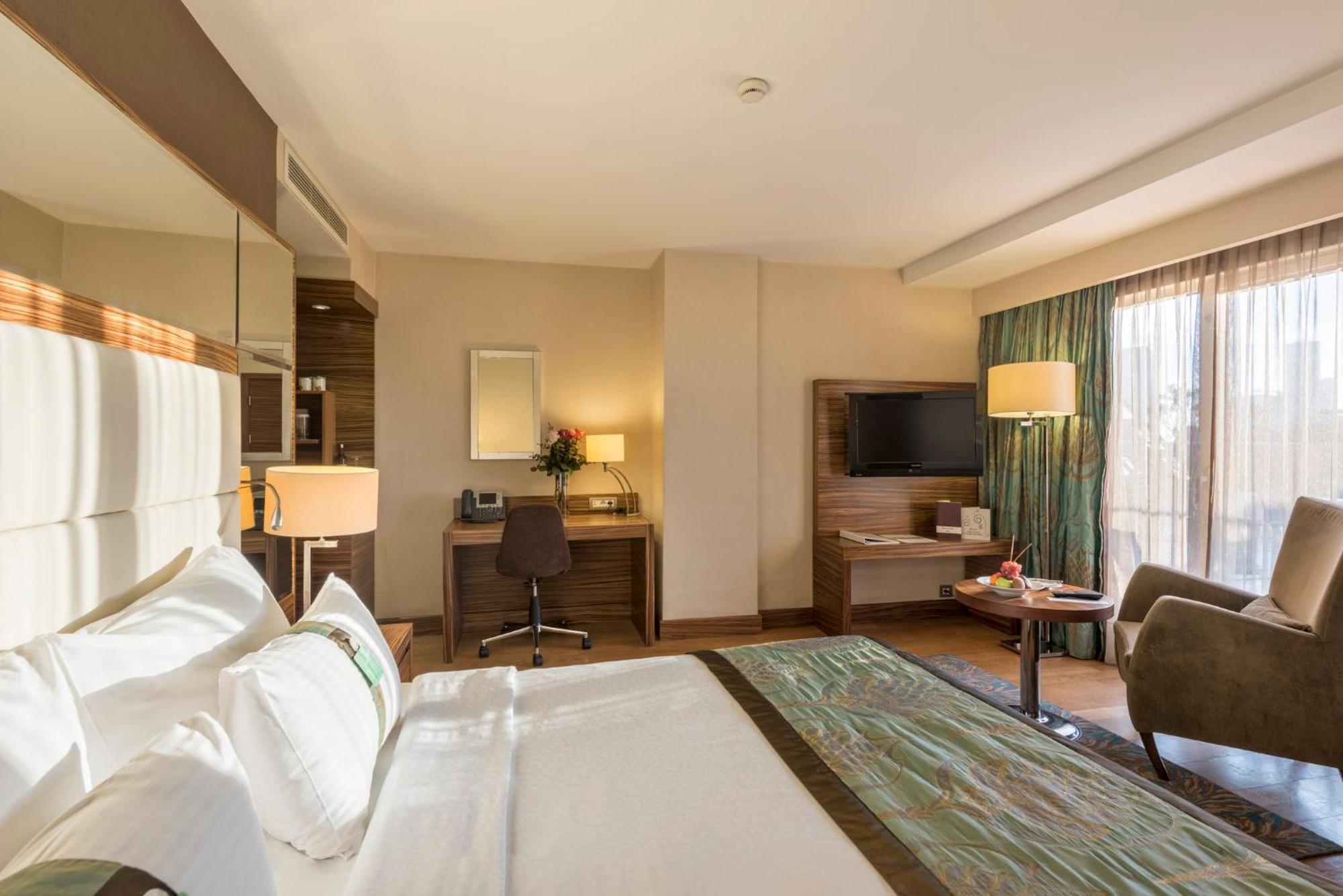 Holiday Inn Sisli By Ihg Provincia di Provincia di Istanbul Esterno foto