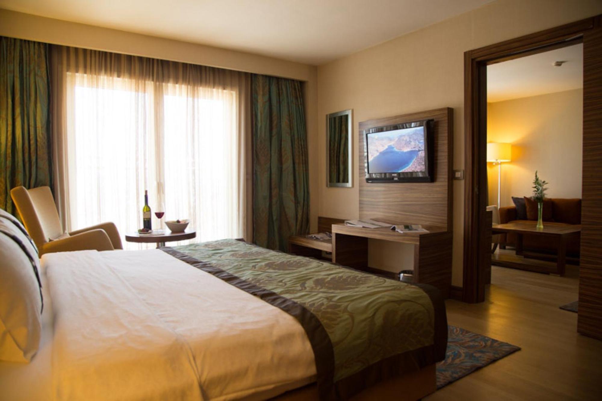Holiday Inn Sisli By Ihg Provincia di Provincia di Istanbul Esterno foto